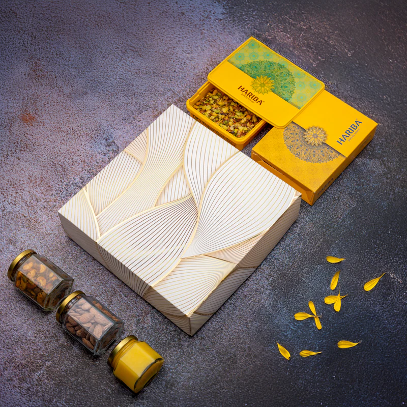 Hamper pack with Dryfruit punch dates - Image 4